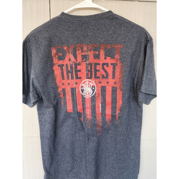 Smith & Wesson Men's Medium M Gray Top "Expect the Best" Logo Graphic T-Shirt - Picture 3 of 6